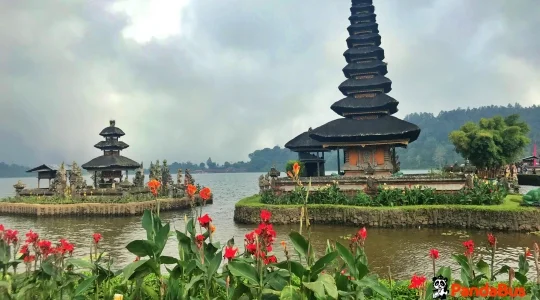 【早割♪】ウルン ダヌ ブラタン寺院・タマンアユン寺院・タナロットでのサンセット♪バリ島パワースポット1日満喫観光＜昼食・夕食付き＞